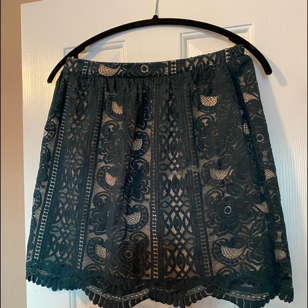 BEAUTIFUL XHILARATION SKIRT, SIZE SMALL.